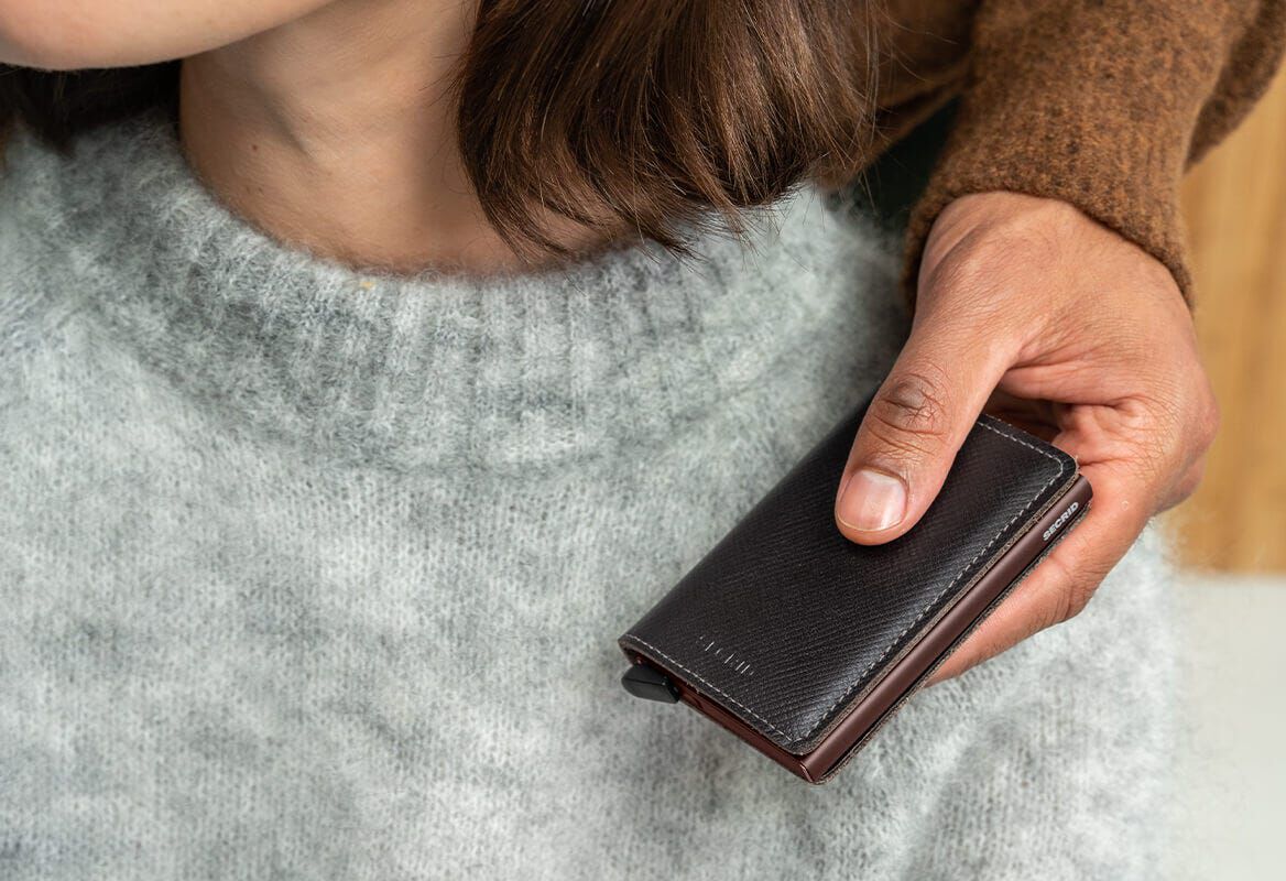 Secrid online card holder
