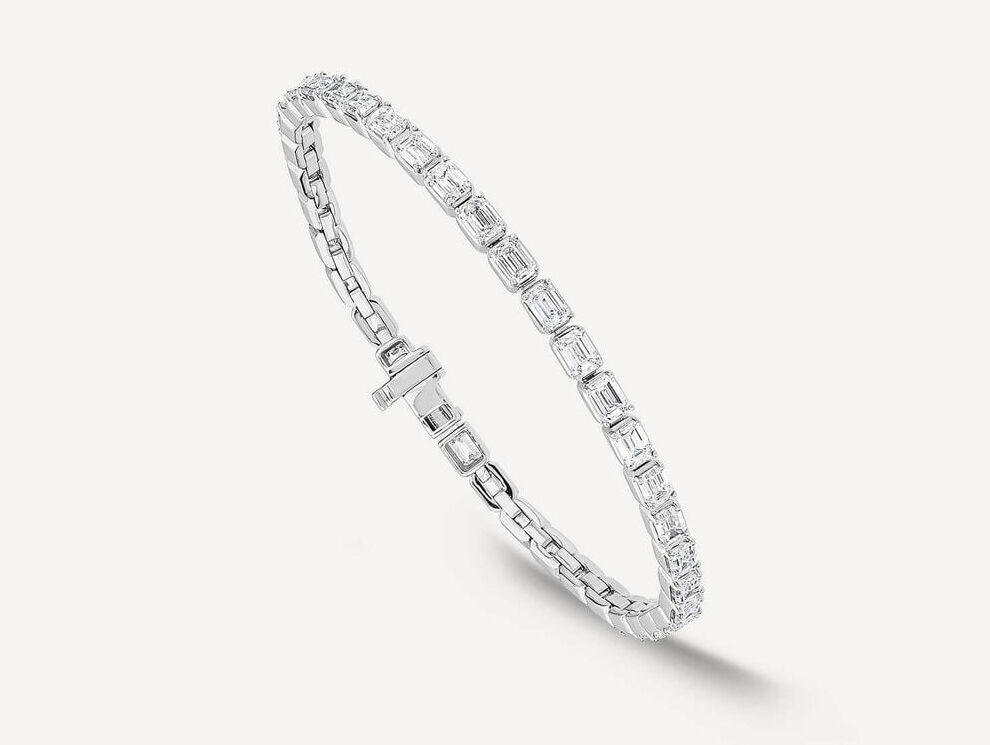 born 18ct white gold lab grown 750ct diamond emerald cut tennis style bracelet 14 07 01 0004 img4%20copy