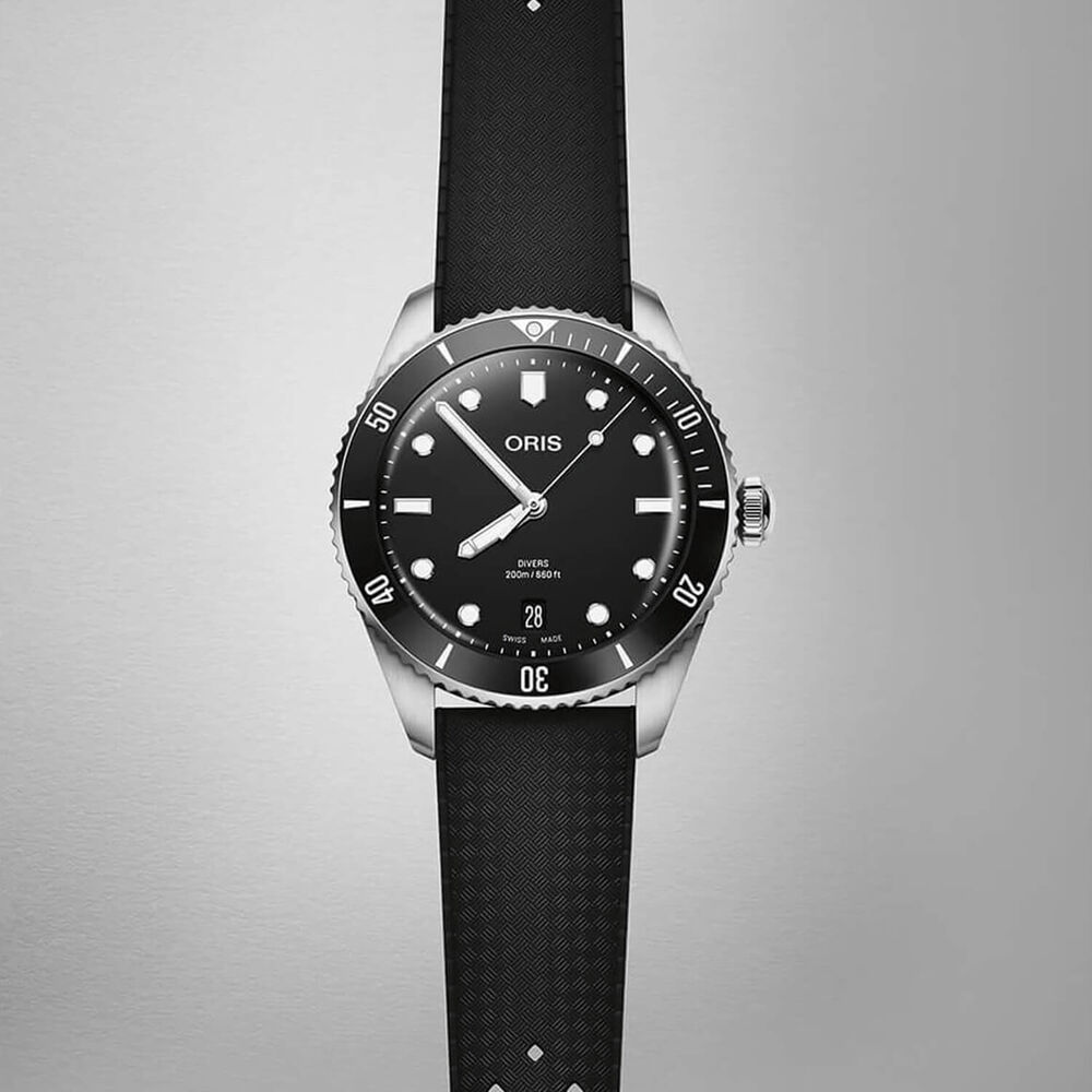 Oris Divers Date 39mm Black Dial Stainless Steel Bracelet & Black Rubber Strap Watch image number 8