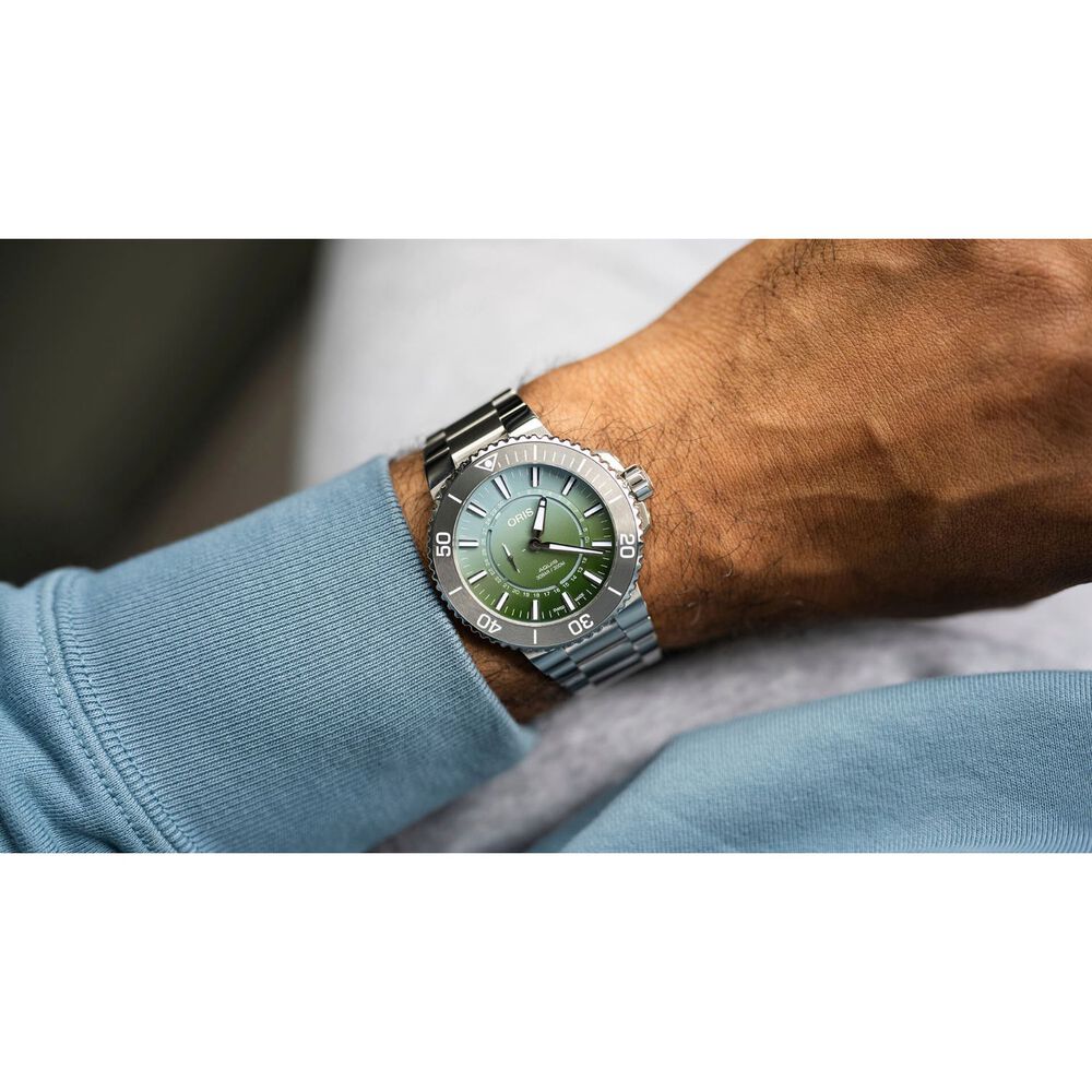 Oris Aquis Dat Watt Limited Edition II 43.5mm Green Dial Bracelet Watch image number 4