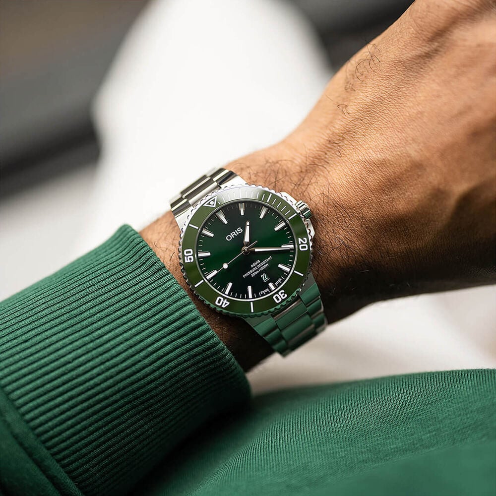 Oris Aquis Date 43.5mm Green Dial Stainless Steel Bracelet Watch image number 5