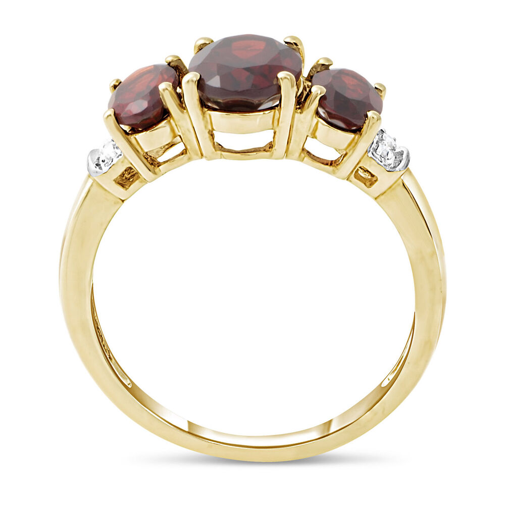 9ct Yellow Gold Garnet & Diamond Ring image number 2