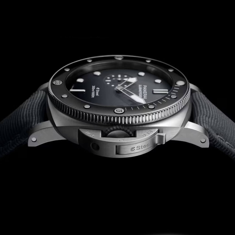 Panerai Submersible QuarantaQuattro ESteel™ Grigio Roccia 44mm Black Dial Strap Watch image number 2