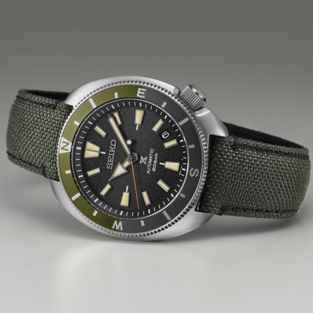 Seiko Prospex Tortoise Limited Edition 42.4mm Grey Dial Green Bezel Bracelet Watch image number 4