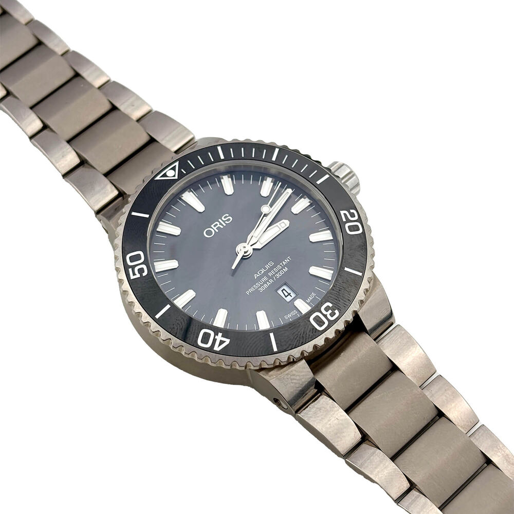 Pre-Owned Oris Aquis 43.5mm Silver Dial Titanium Bracelet Watch image number 1