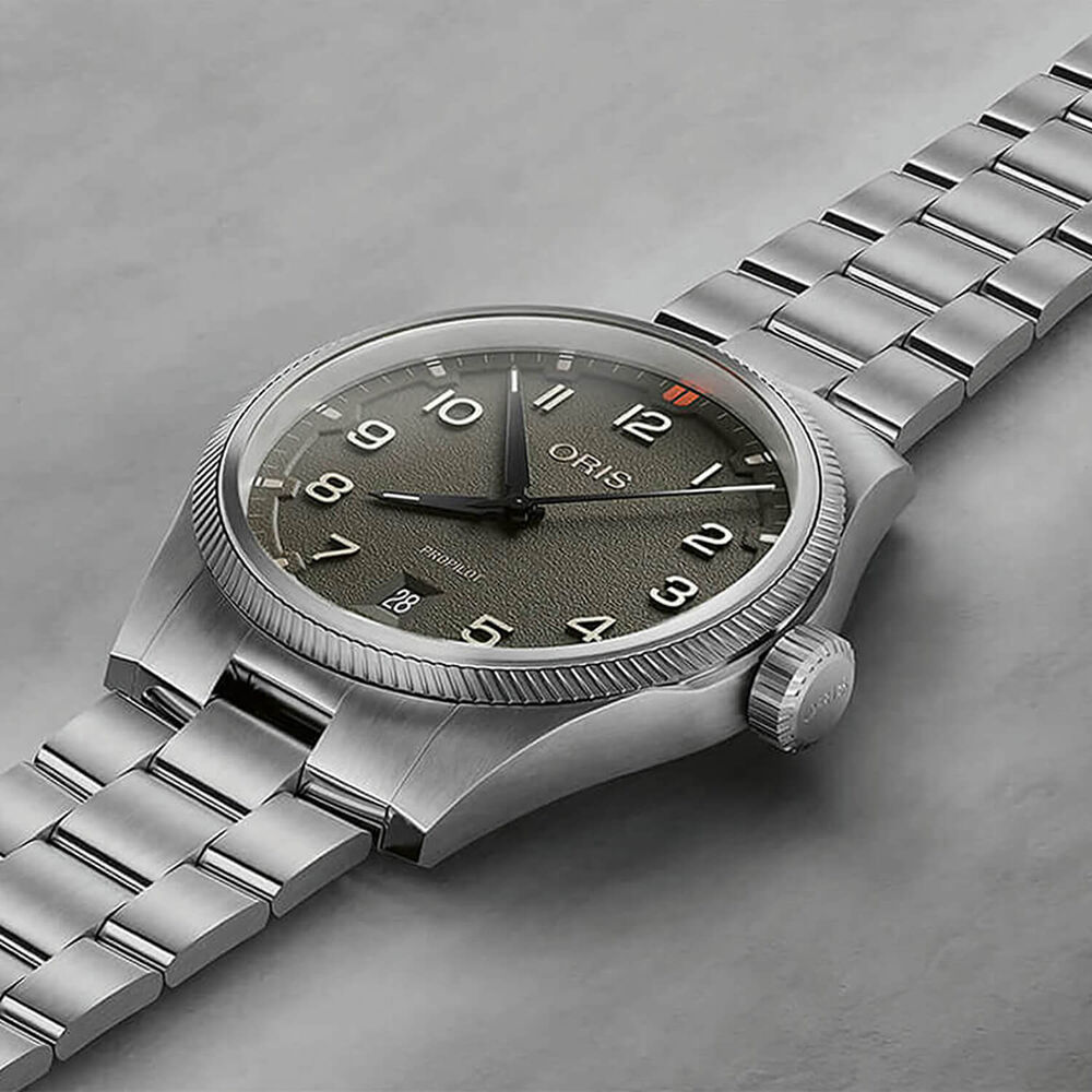 Oris ProPilot Date 41mm Green Moss Dial Stainless Steel Bracelet Watch image number 2