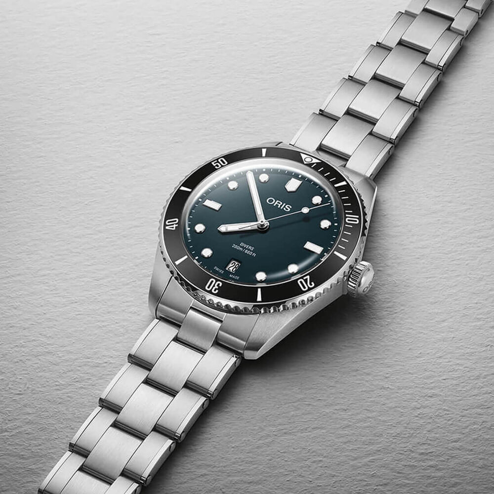 Oris Divers Date 39mm Blue Dial Stainless Steel Bracelet & Black Rubber Strap Watch image number 2