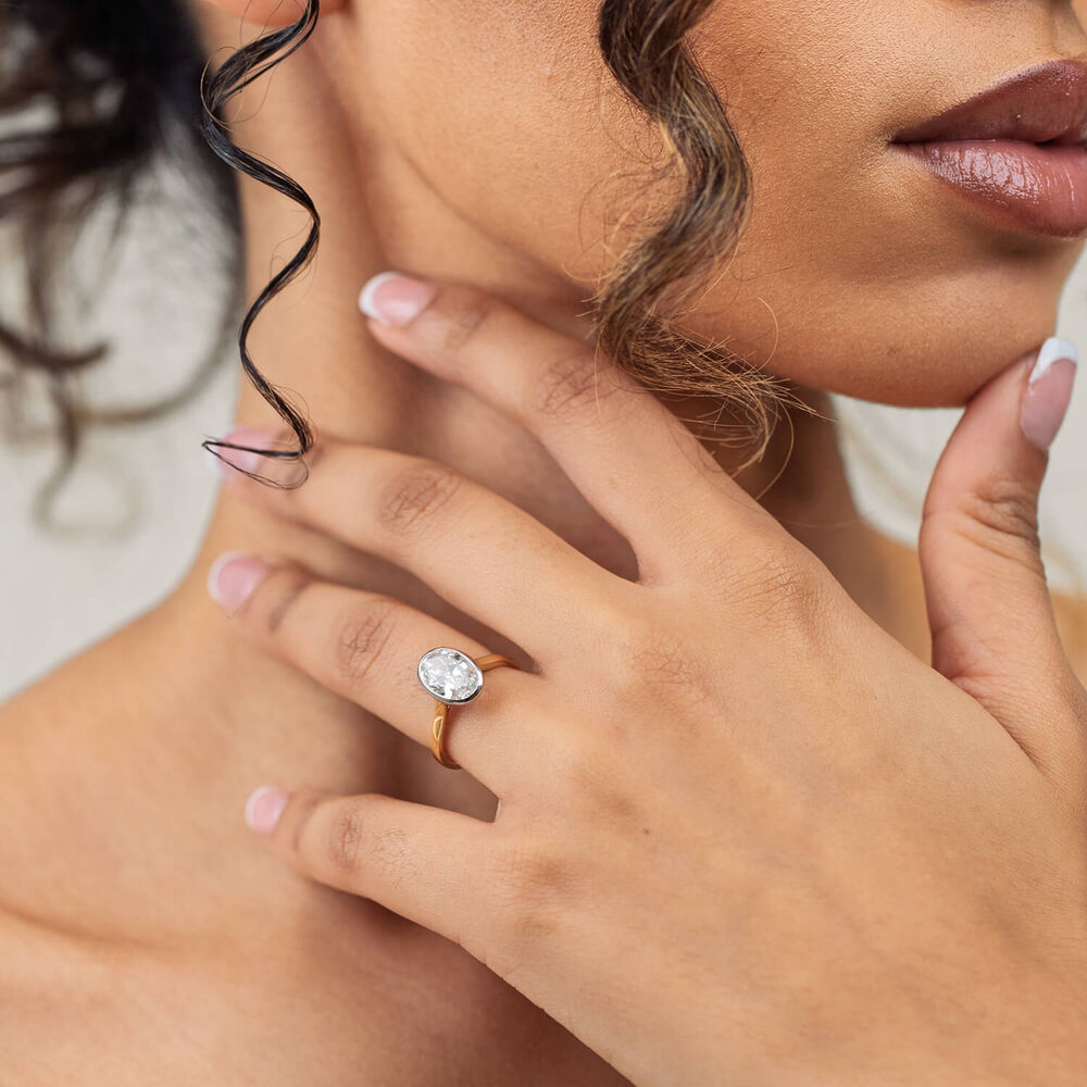 Born 18ct Yellow Gold 2.00ct Oval Lab Grown Diamond Bezel Set Solitaire Ring image number 4