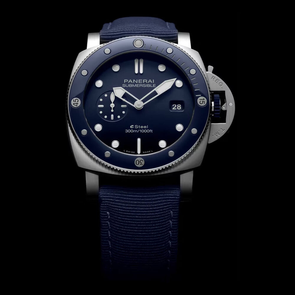 Panerai Submersible QuarantaQuattro ESteel™ Blu Profondo 44mm Blue Dial Strap Watch image number 3