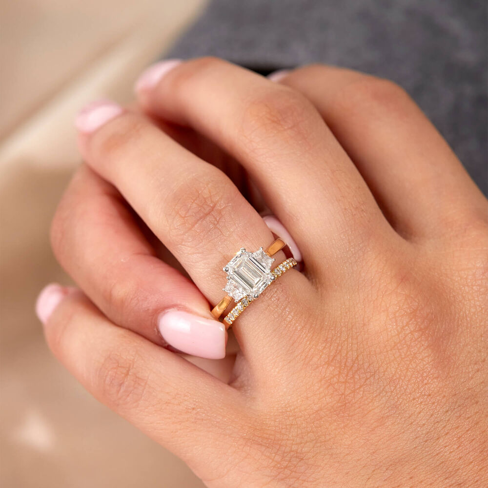 Born 18ct Yellow Gold 1.86ct Lab Grown Emerald Centre & Trapezoid Shaped Sides Diamond Ring image number 5