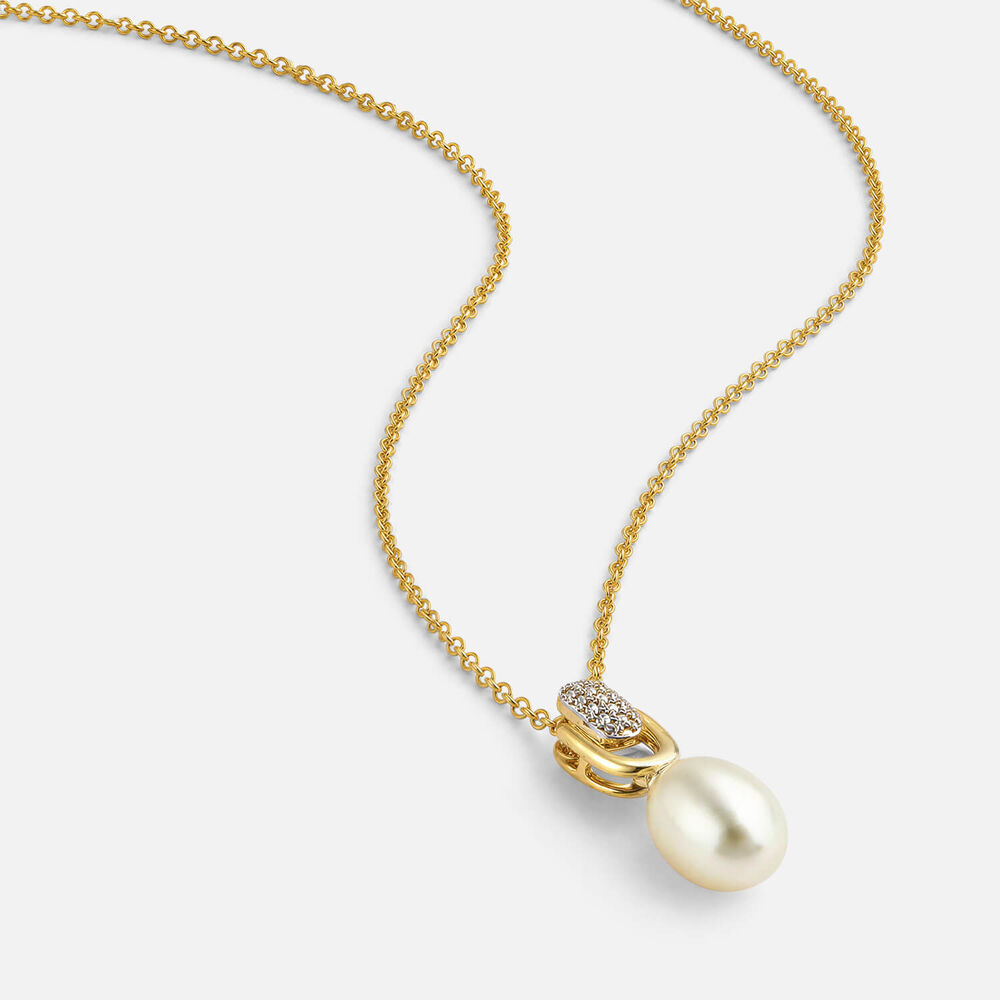 9ct Yellow Gold Oval Freshwater Pearl 0.04ct Pave Diamond Stirrup Bale Pendant