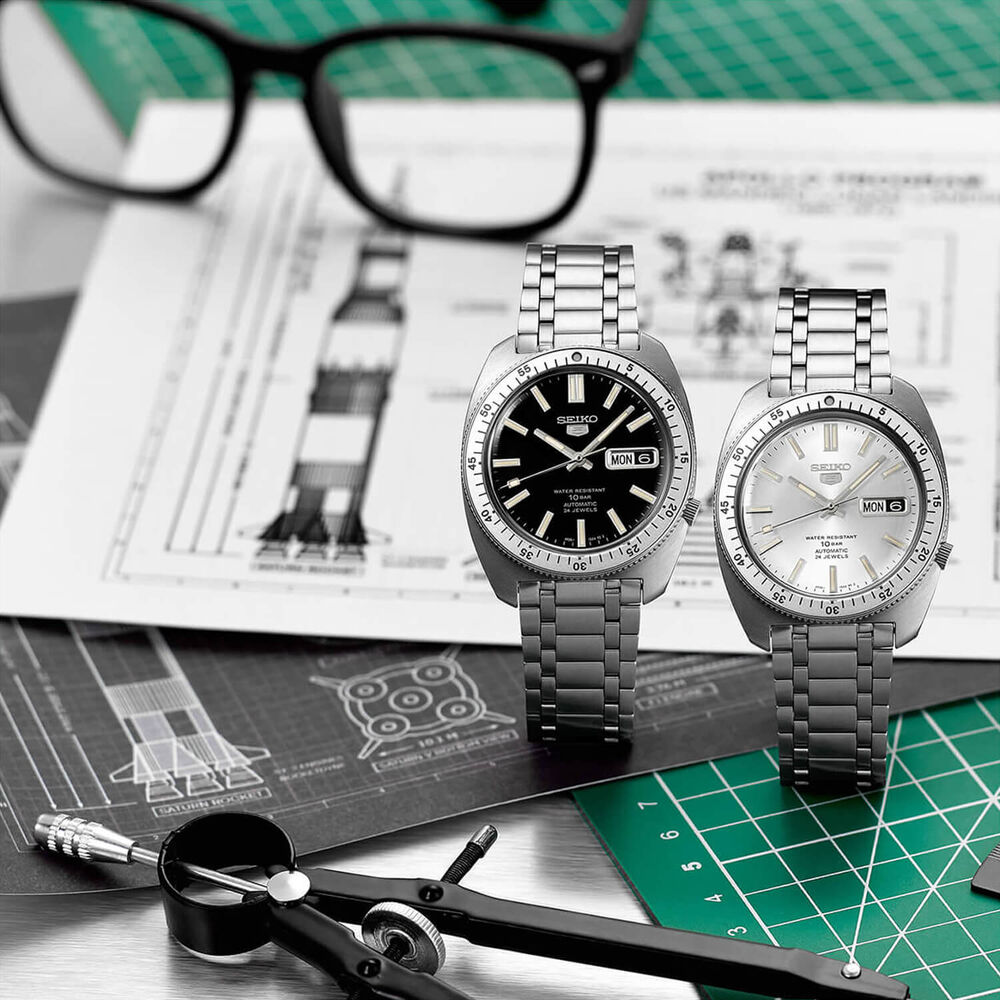 Seiko 5 Sports ‘Gene Kranz’ Recreation Limited Edition 38.2mm Black Dial Steel Bracelet Watch image number 4