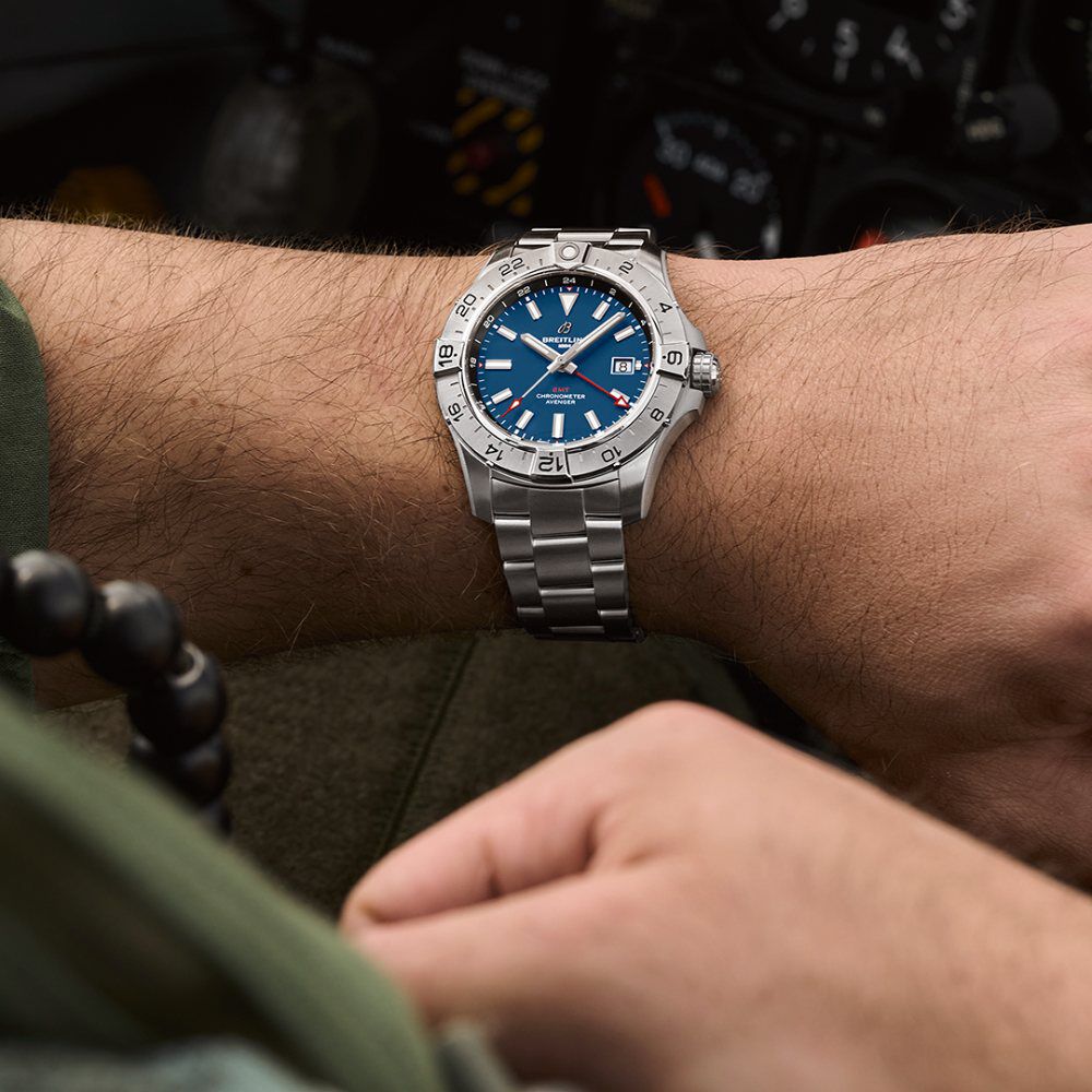 Breitling Avenger B01 Chronograph 44mm Blue Dial & Stainless Steel Bracelet Watch image number 2