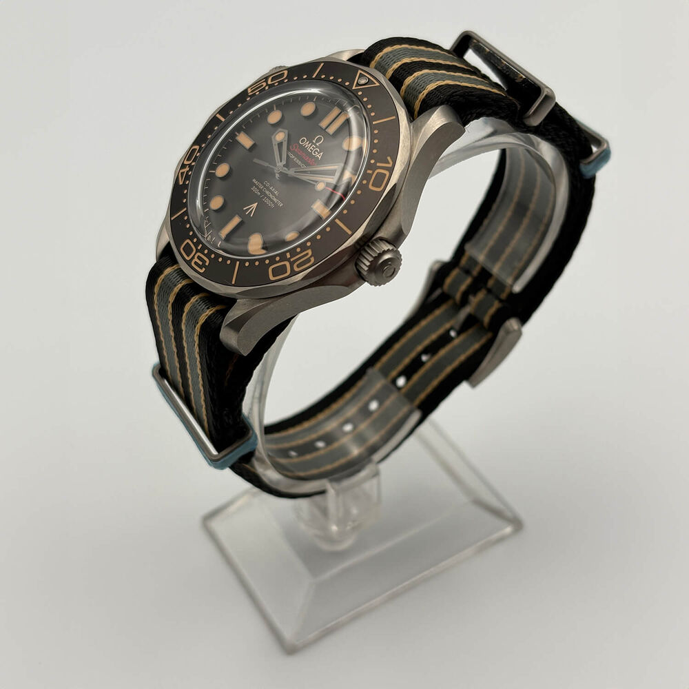 Pre-Owned OMEGA Seamaster Diver 300M James Bond 007 2020 Edition 42mm Brown Dial Strap Watch image number 5