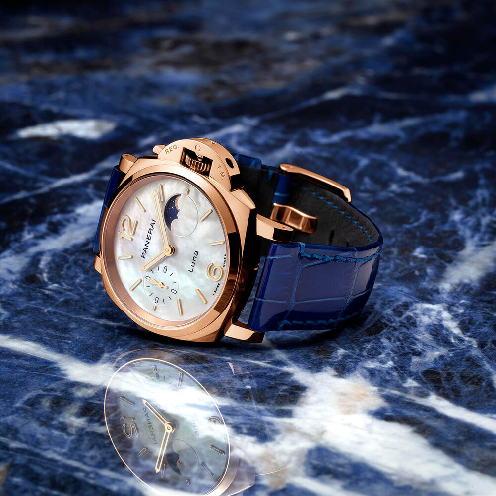 Panerai Luminor Due Luna Goldtech™ Madreperla 38mm Dial Blue Leather Strap Watch image number 6