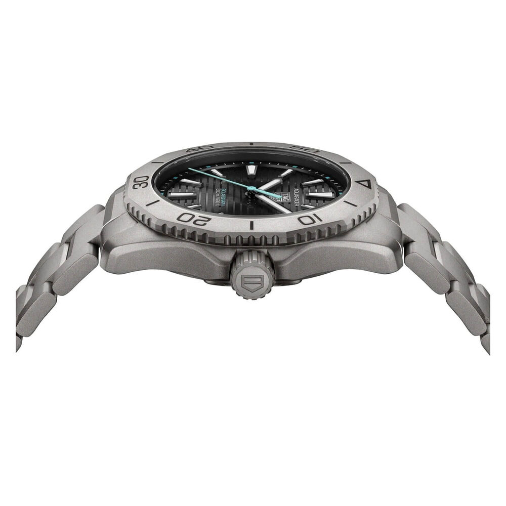 TAG Heuer Professional 200 Solargraph 40mm Black Dial Titanium Bracelet Watch image number 2