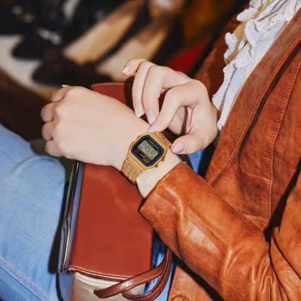 Casio Vintage 36.8x 33.2mm Black Digital Display Gold Tone Stainless Steel Bracelet Watch image number 2