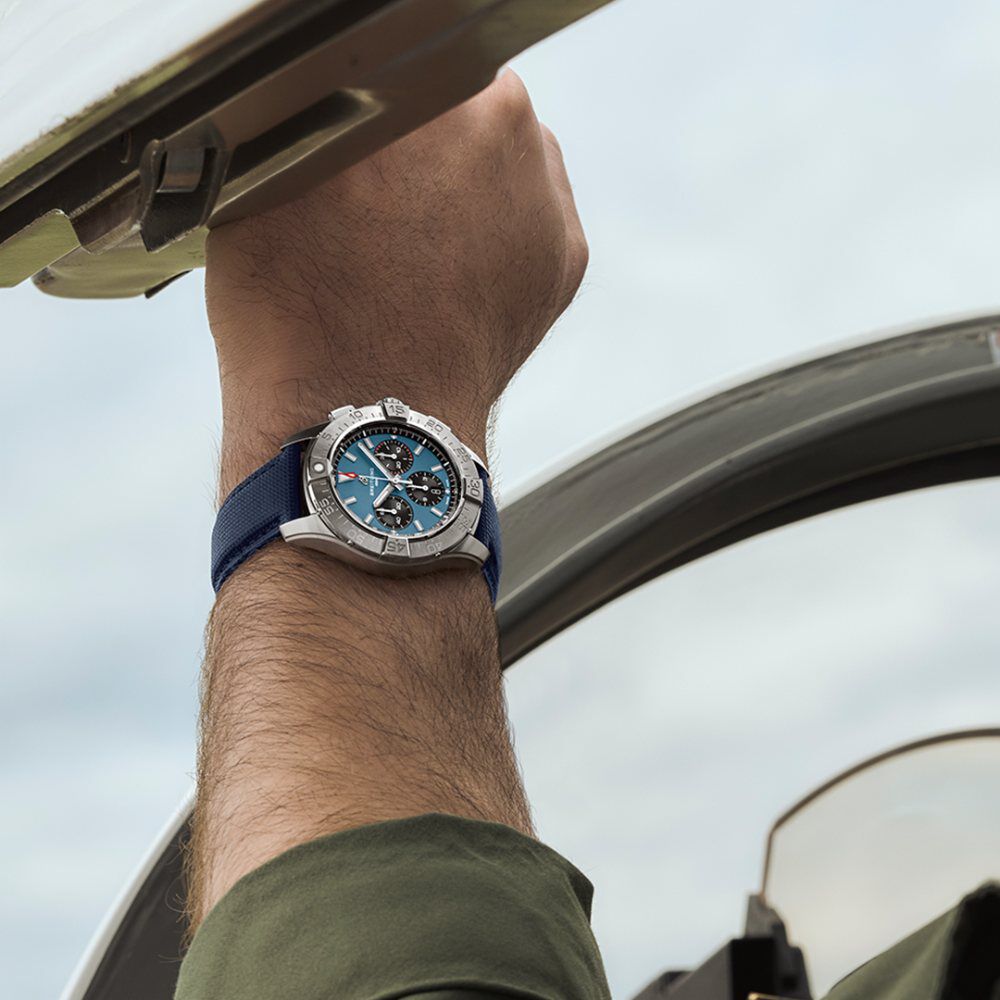 Breitling Avenger B01 Chronograph 44mm Blue Dial & Blue Leather Strap Watch image number 4