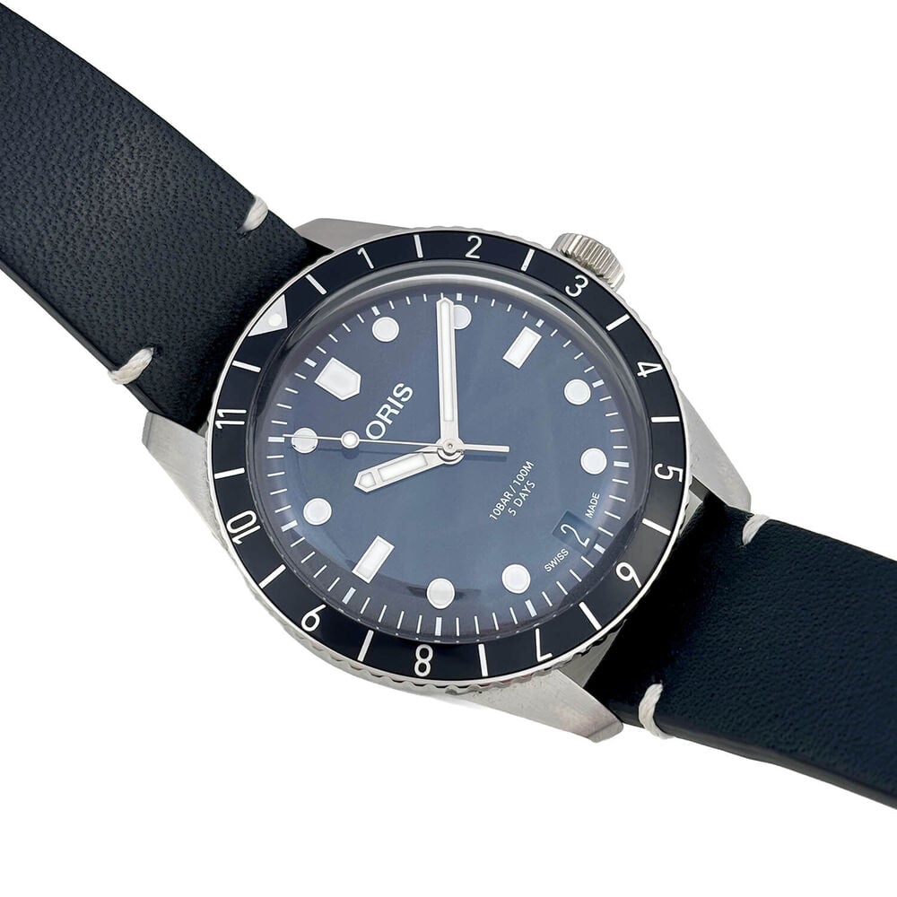 Pre-Owned Oris Divers 65 40mm Black Dial Leather Strap Watch image number 1