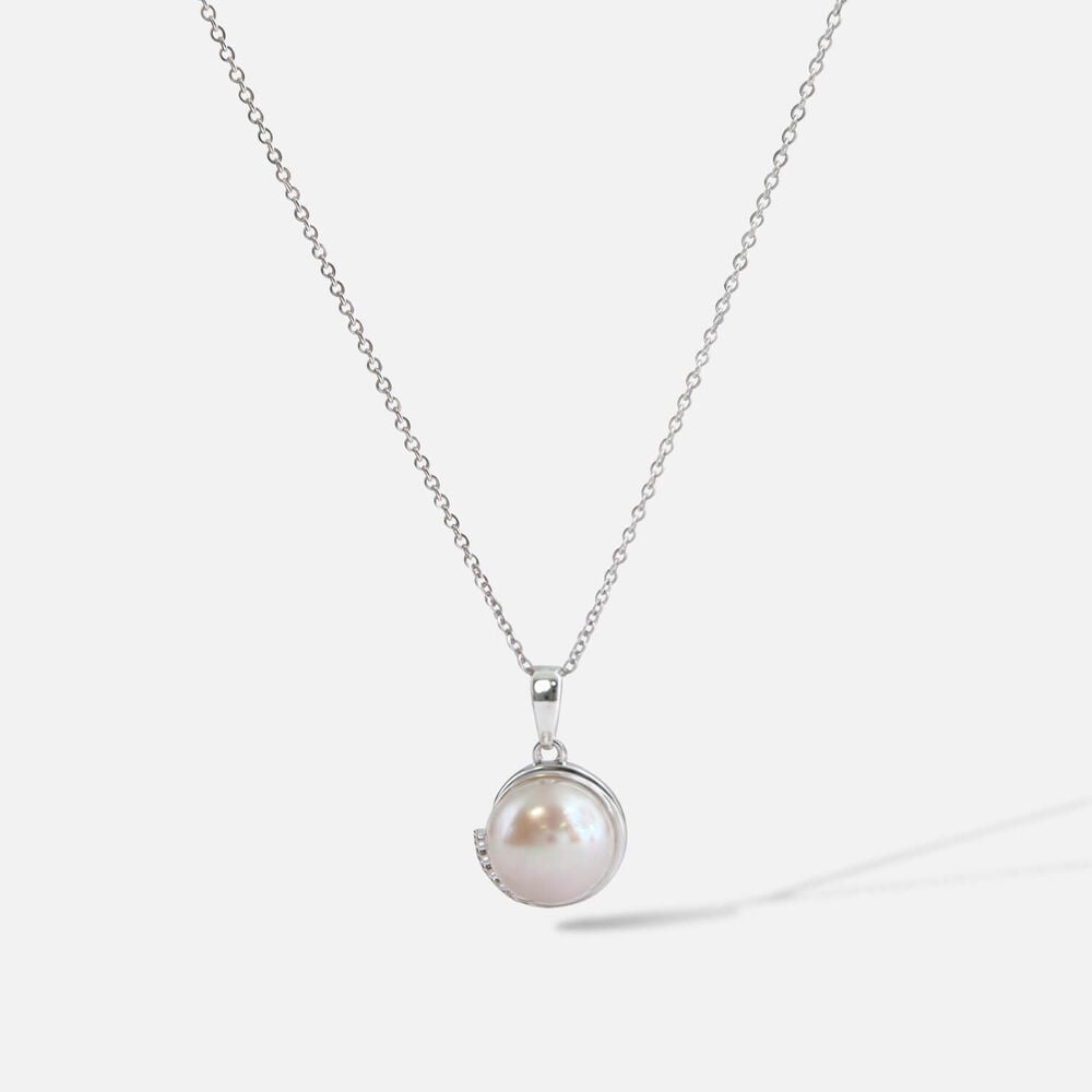Sterling Silver Freshwater Pearl in Polished Triangle Pendant