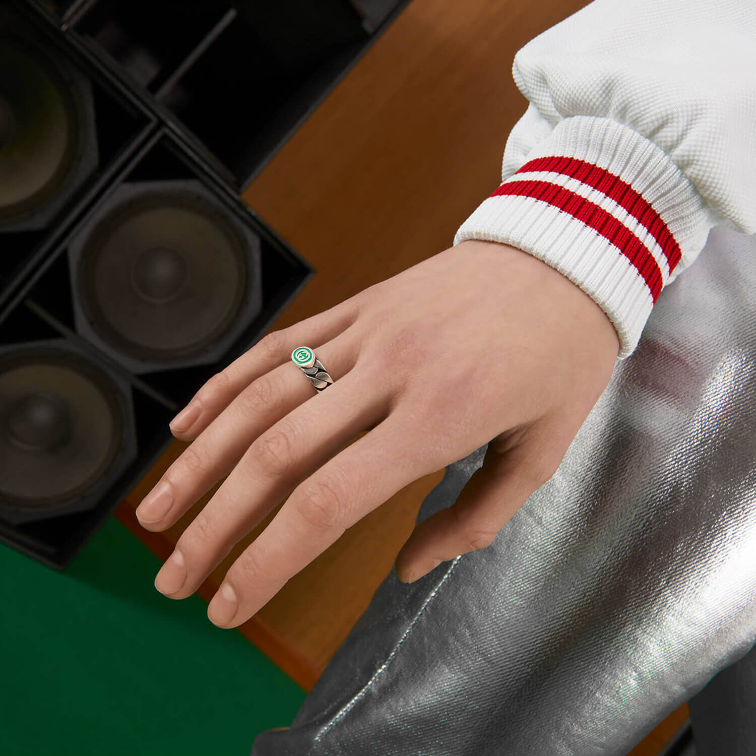 Gucci interlocking g ring on hand deals