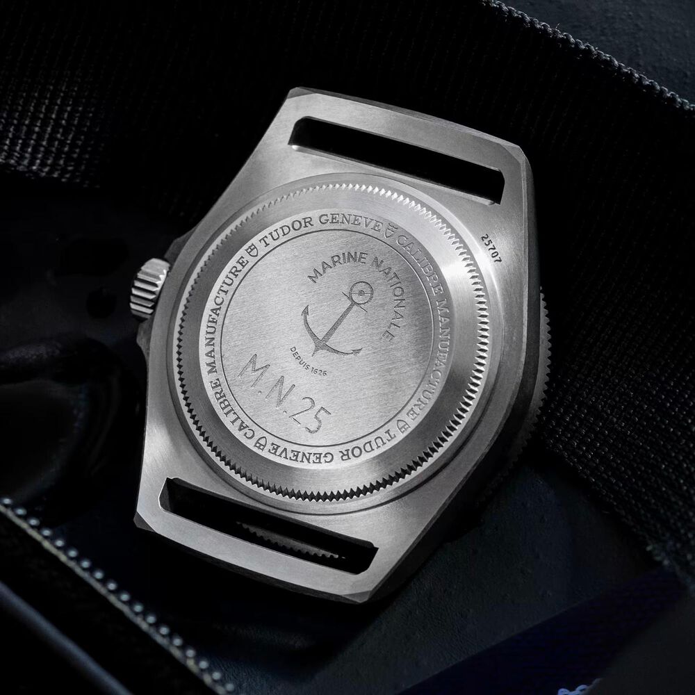 TUDOR Pelagos FXD 42mm Navy Blue Dial Fabric & Rubber Strap Watch (2025) image number 5