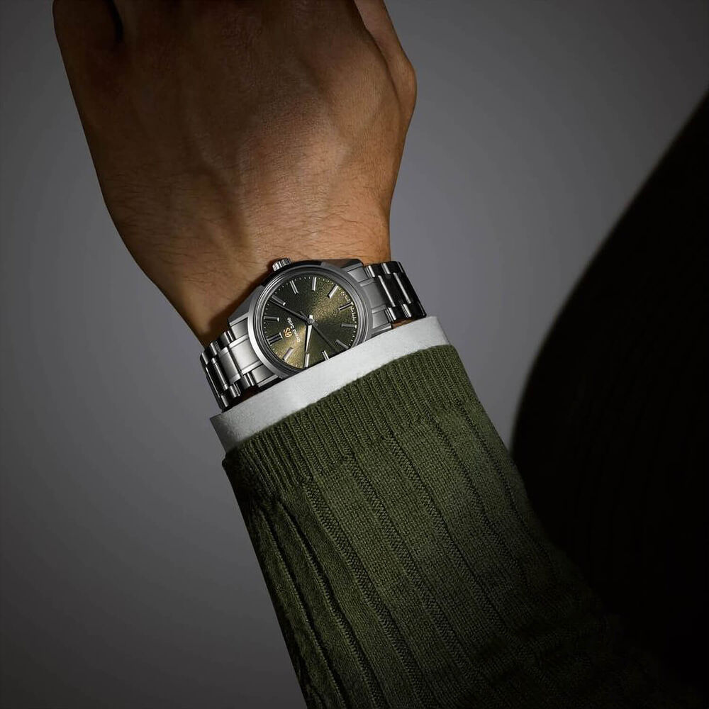 Grand Seiko Mount Iwate – Autumn Dusk European Limited Edition 36.5mm Green Dial Bracelet Watch image number 5