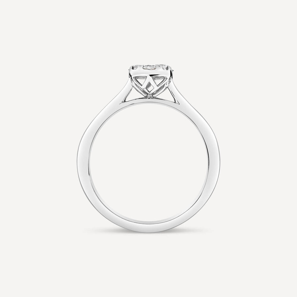 9ct White Gold Round 0.25ct Diamond Cluster Ring image number 3