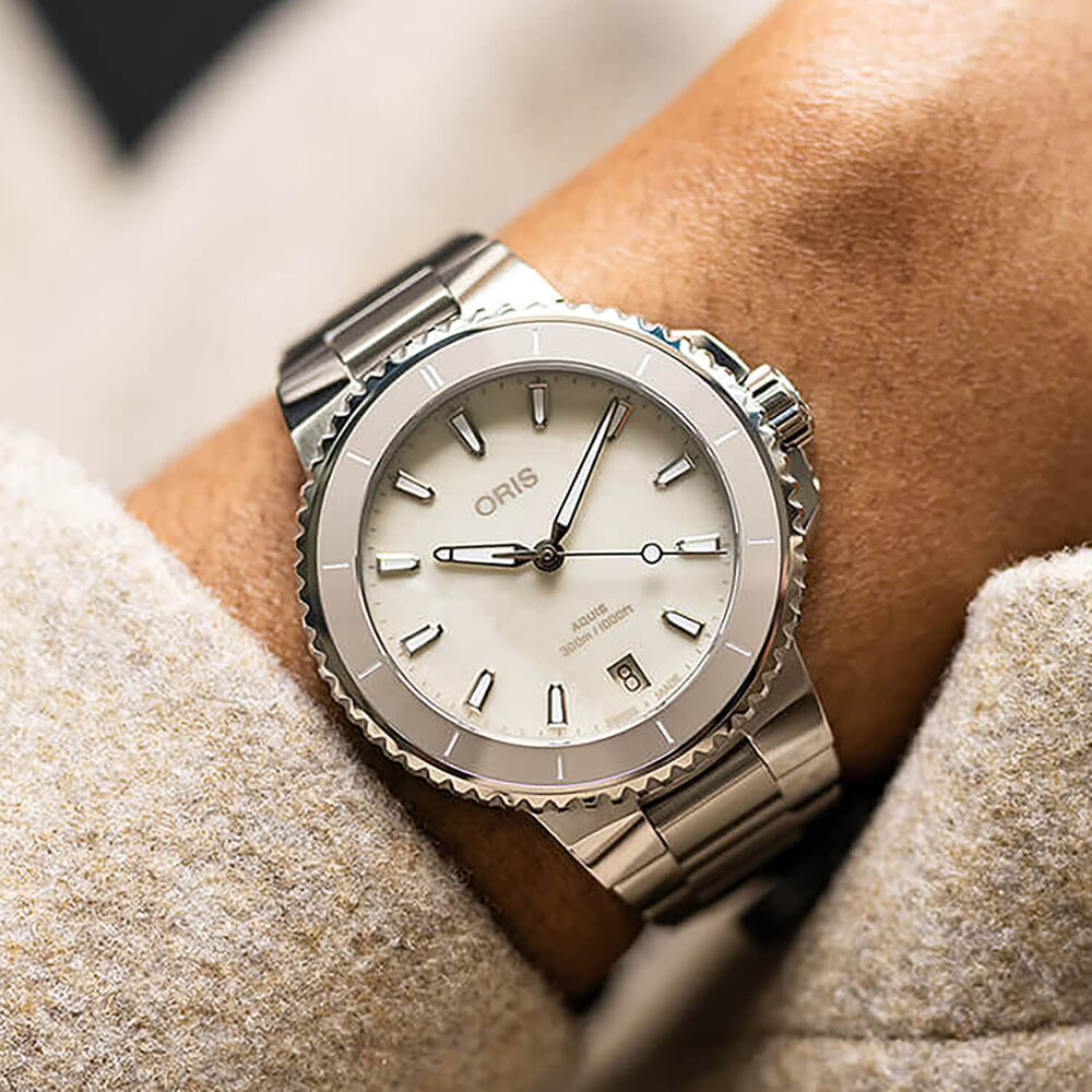 Oris Aquis Date 36.5mm White MOP Dial Stainless Steel Bracelet Watch image number 5