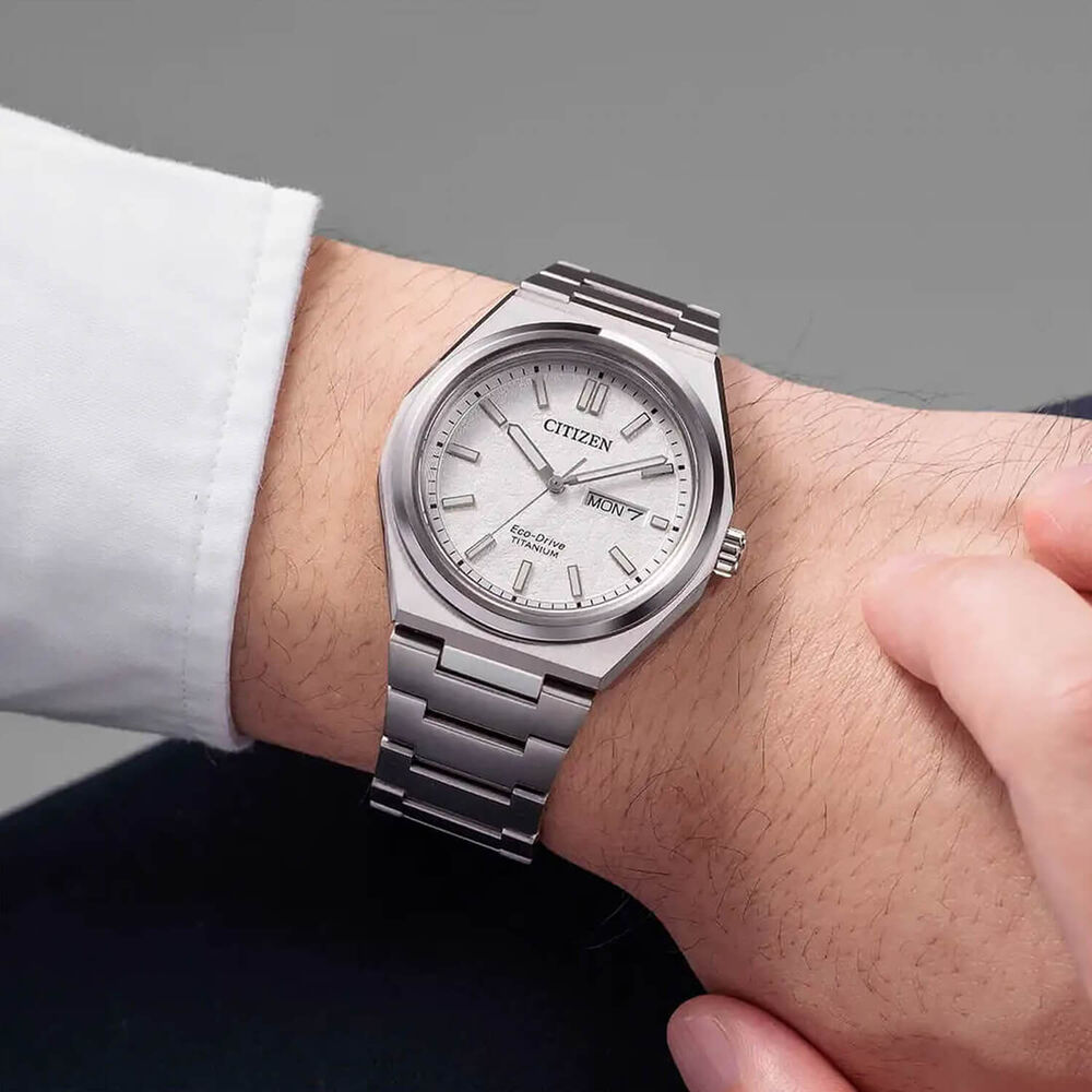 Citizen 'Zenshin' Super Titanium 39mm White Dial Titanium Bracelet Watch image number 5