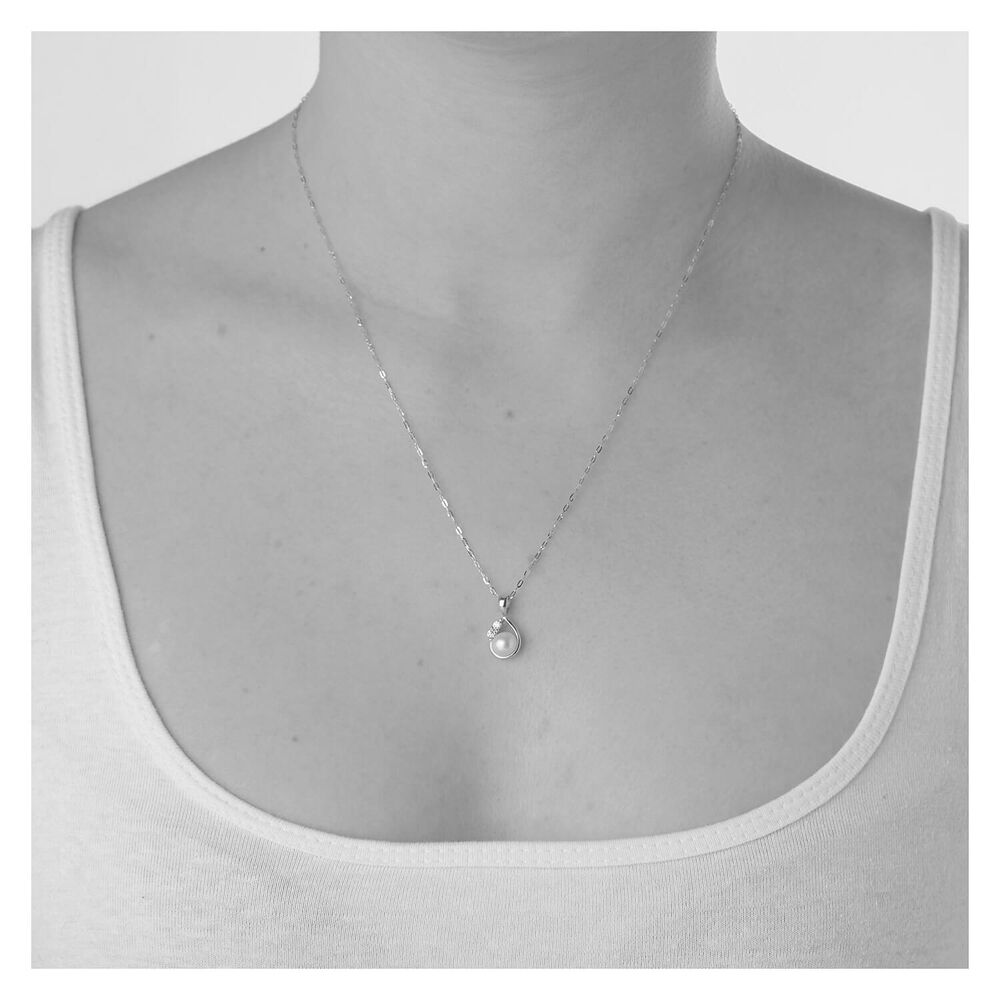 9ct Gold Pearl and Cubic Zirconia Pendant (Chain Included) image number 2