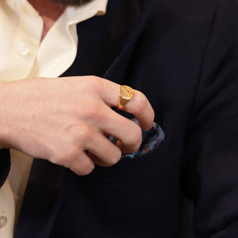 Men's 9ct gold embossed signet ring image number 1