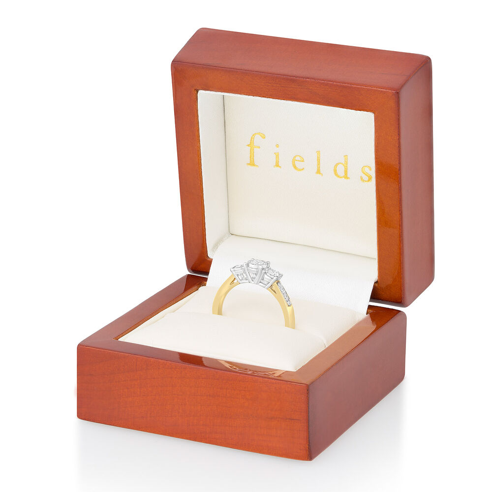 Ladies 9ct Yellow Gold 3 Stone 0.33ct Illusion Diamond Ring image number 6