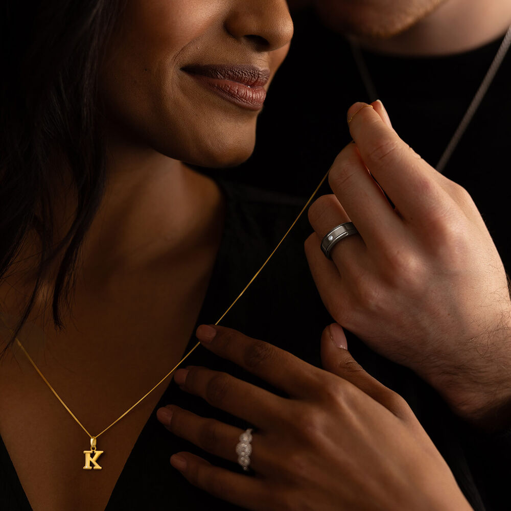 9ct Yellow Gold Plain Initial E Pendant With 16-18' Chain (Chain Included) image number 3
