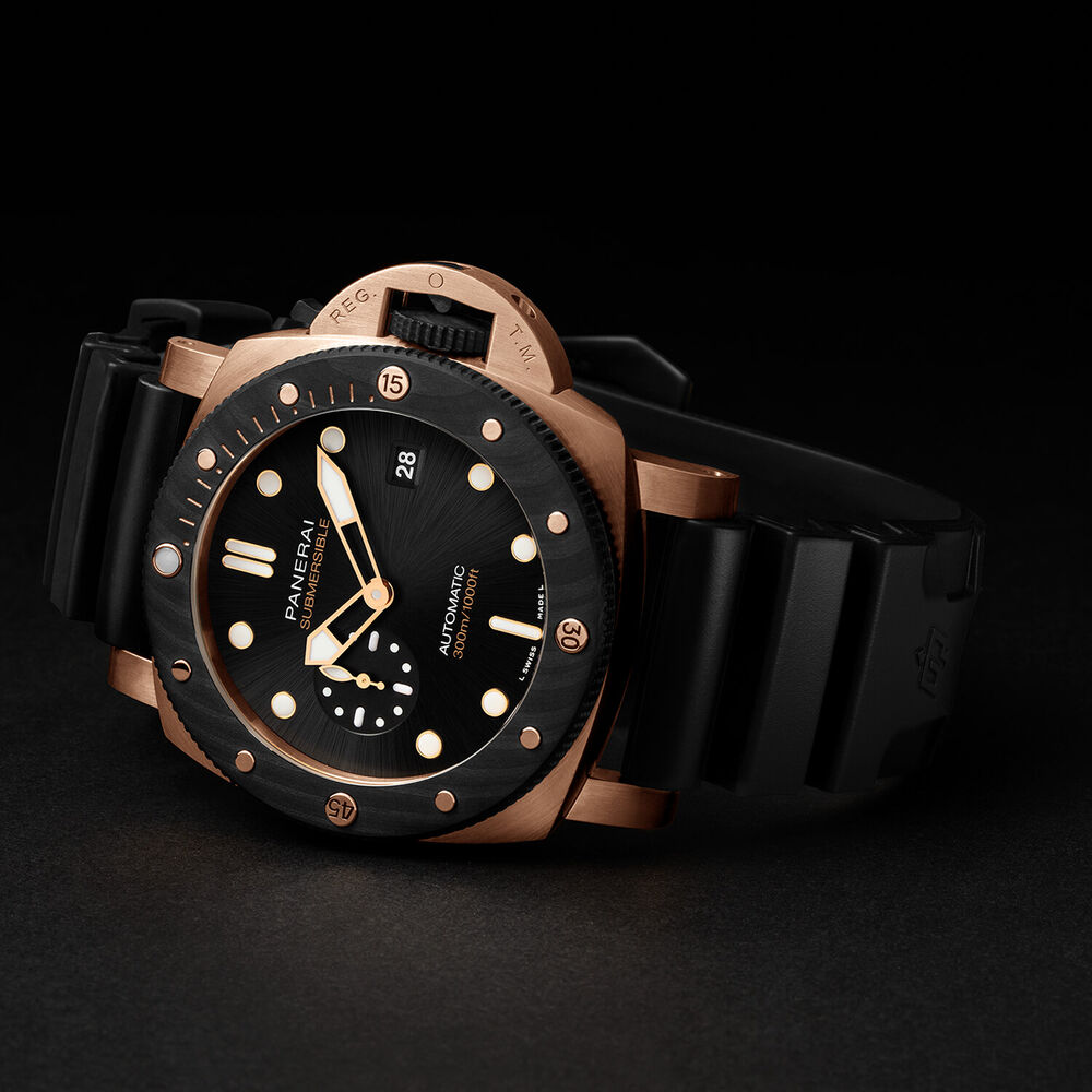 Panerai Submersible QuarantaQuattro Goldtech™ OroCarbo 44mm Black Dial Rubber Strap Watch image number 5