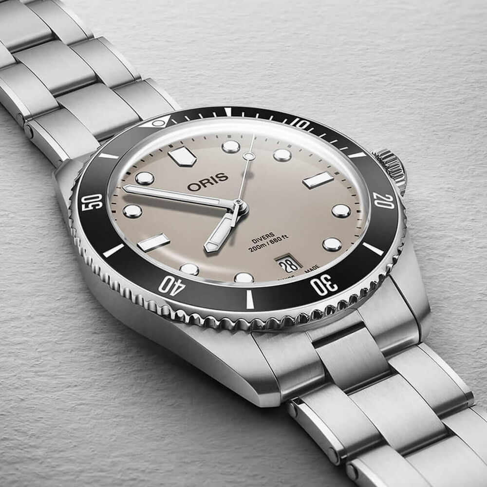 Oris Divers Date 39mm Beige Dial Stainless Steel Bracelet & Black Rubber Strap Watch image number 2