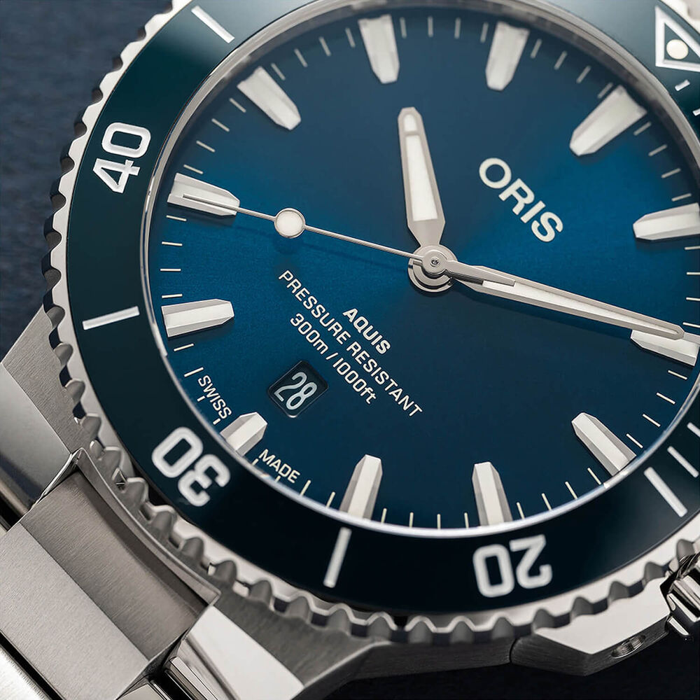Oris Aquis Date 43.5mm Blue Dial Stainless Steel Bracelet Watch image number 2