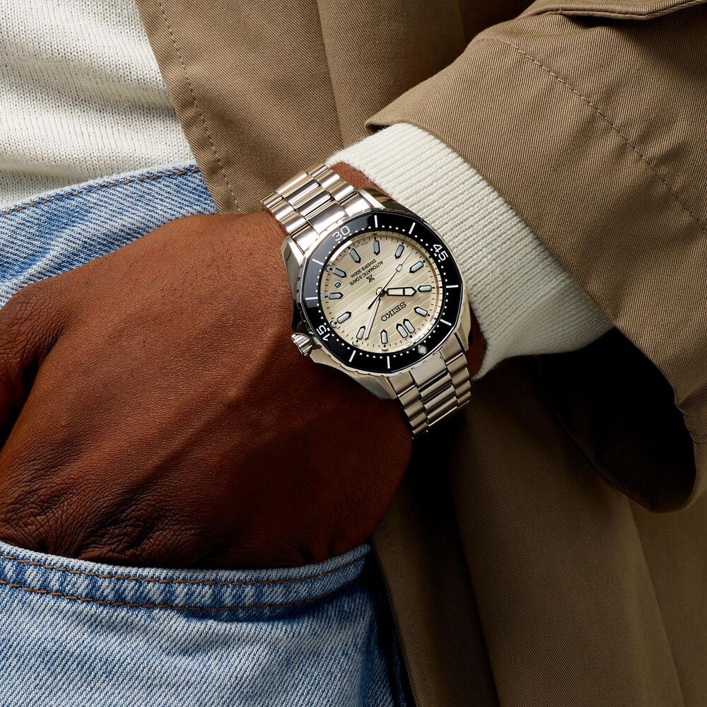 Seiko Prospex 300m Diver’s 41.3mm Pearl Dial Stainless Steel Bracelet Watch image number 4