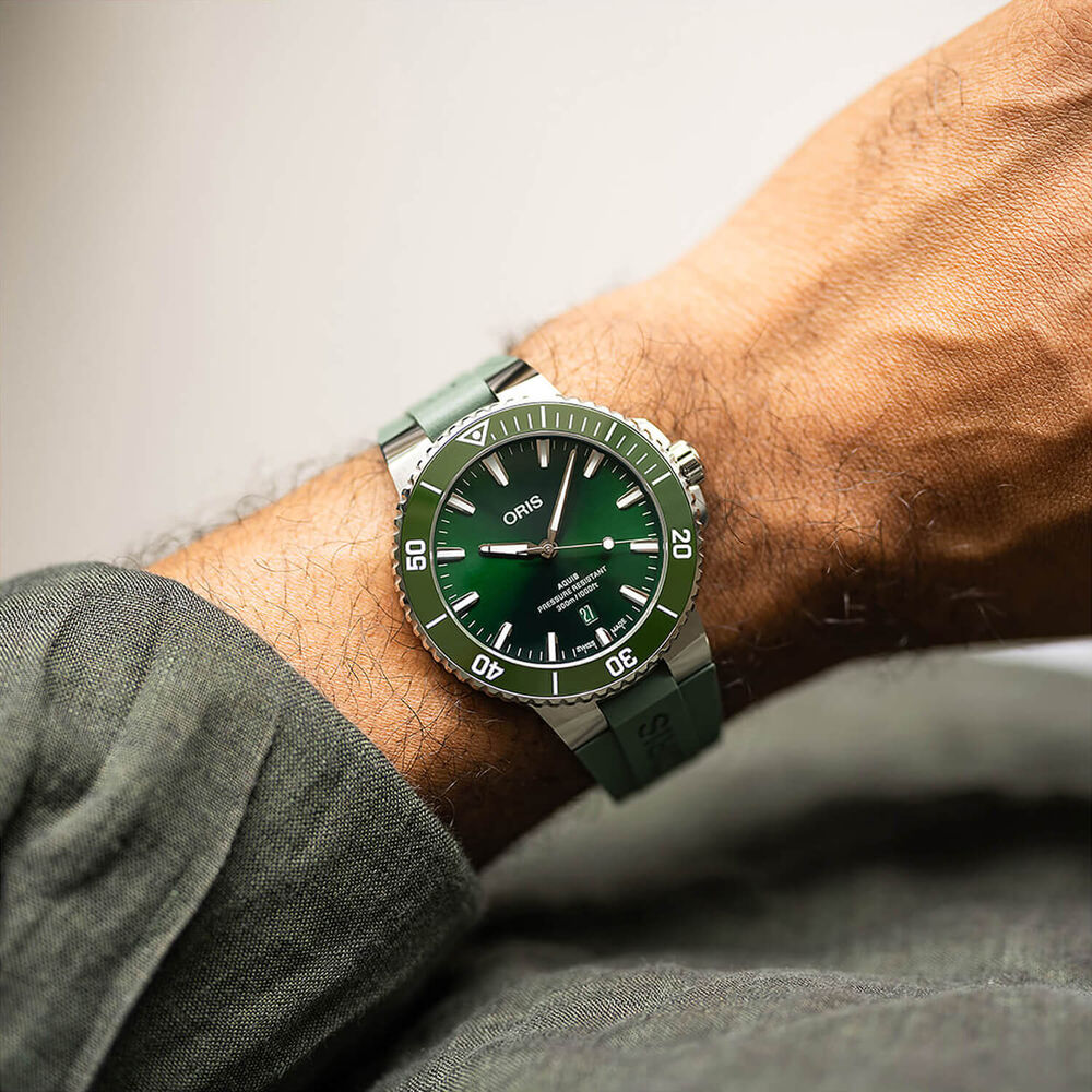 Oris Aquis Date 43.5mm Green Dial Rubber Strap Watch image number 6