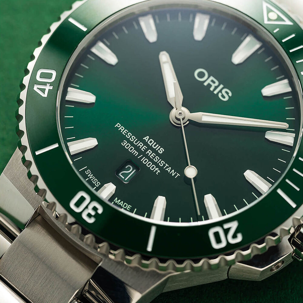 Oris Aquis Date 43.5mm Green Dial Stainless Steel Bracelet Watch image number 2