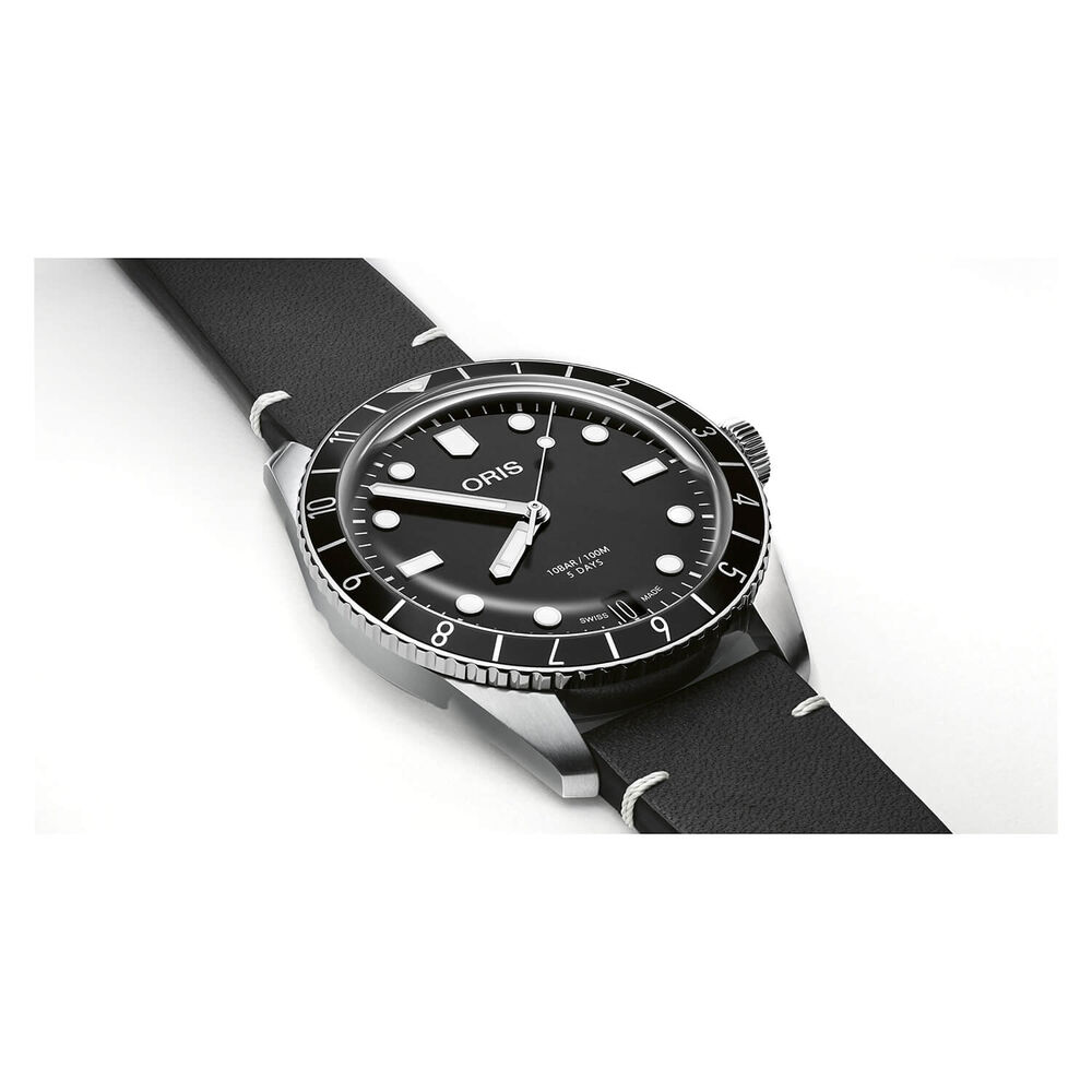 Pre-Owned Oris Divers 65 40mm Black Dial Leather Strap Watch image number 2
