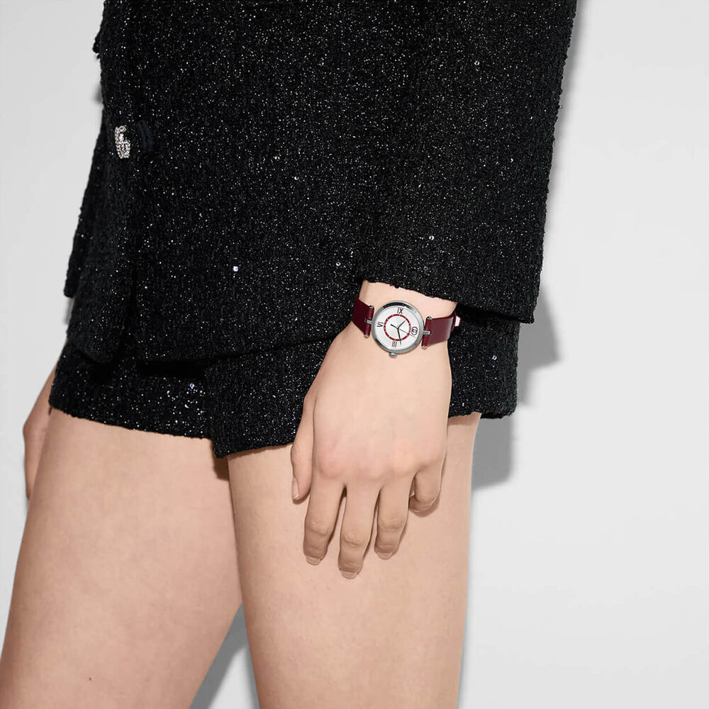 Gucci Model 2000 30mm Silver Dial Red Leather Strap Watch