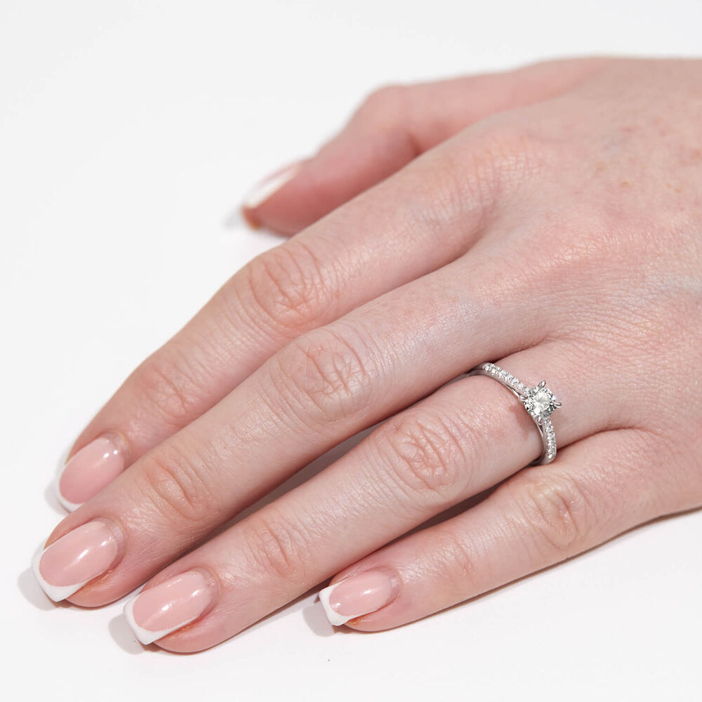 Platinum 0.55ct Round Diamond Four Claw Solitaire & Shoulders Ring image number 5