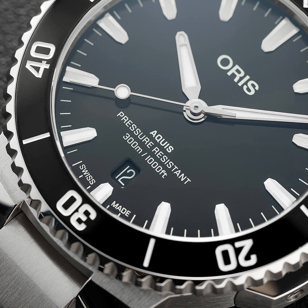 Oris Aquis Date 41.5mm Black Dial Stainless Steel Bracelet Watch image number 2