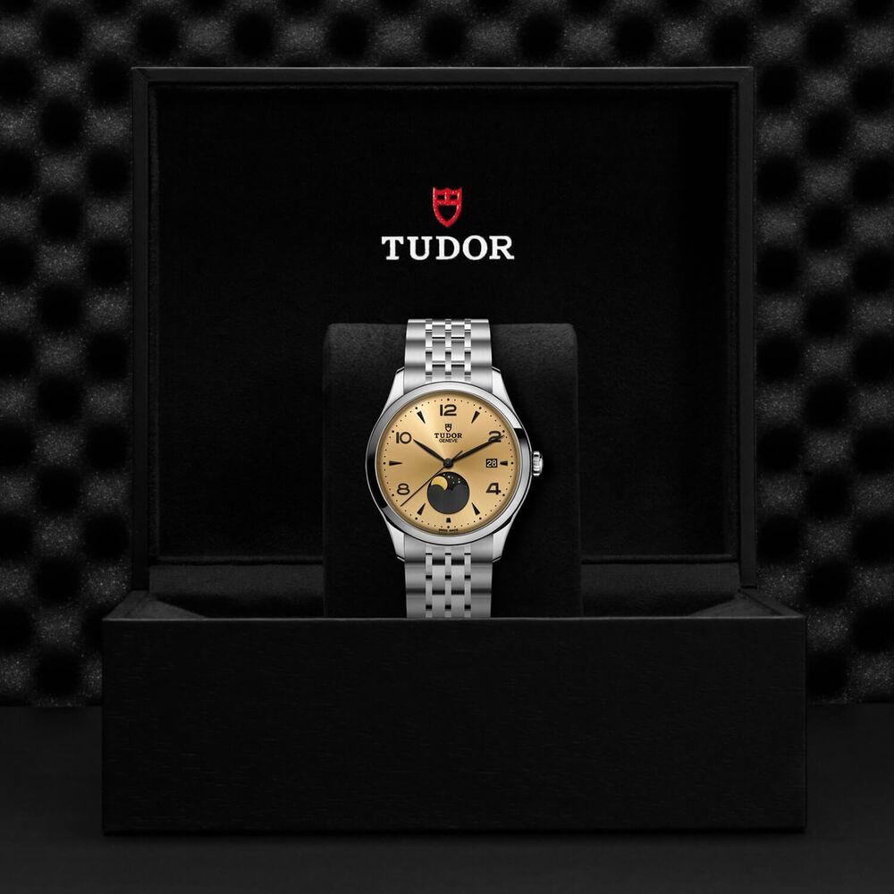 TUDOR 1926 Luna 39mm Black Dial Steel Bracelet Watch image number 4