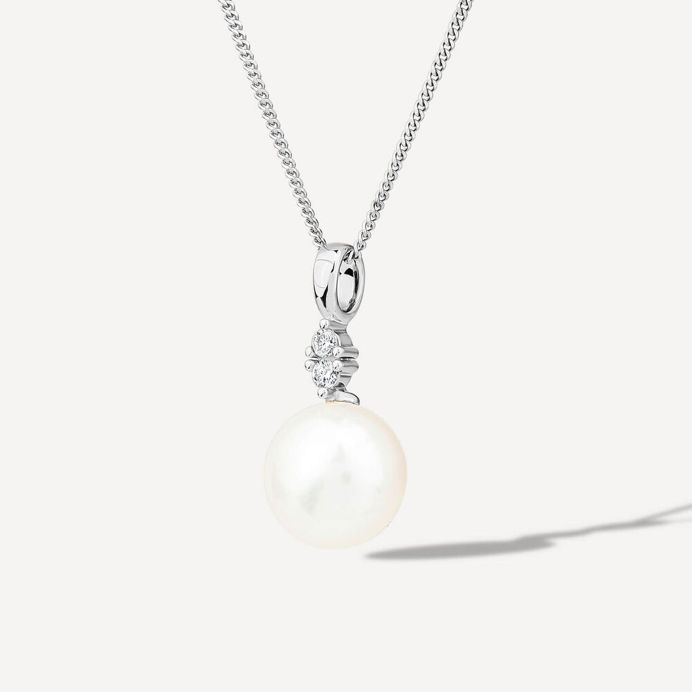 9ct White Gold 0.04ct Top Diamond & Freshwater Pearl Pendant