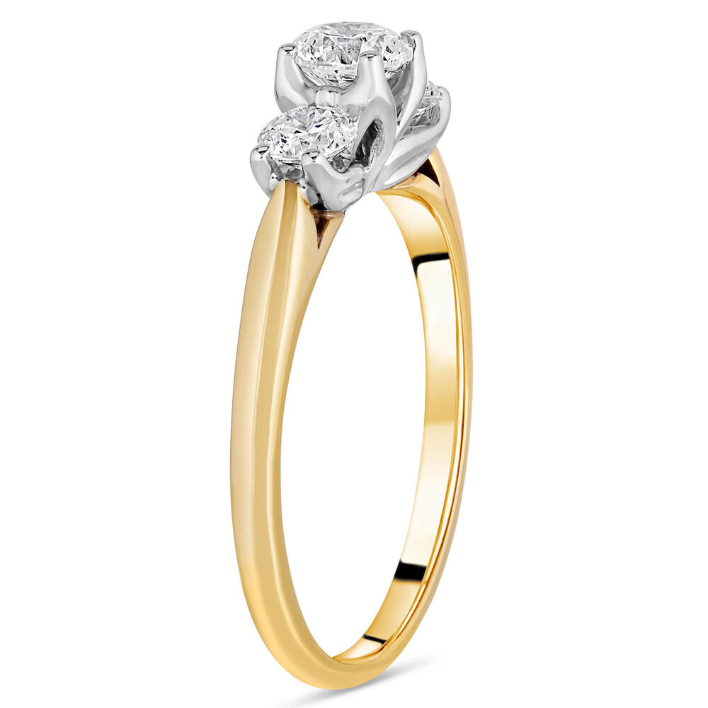 18ct gold ladies 0.75 carat diamond graduated three stone ring
