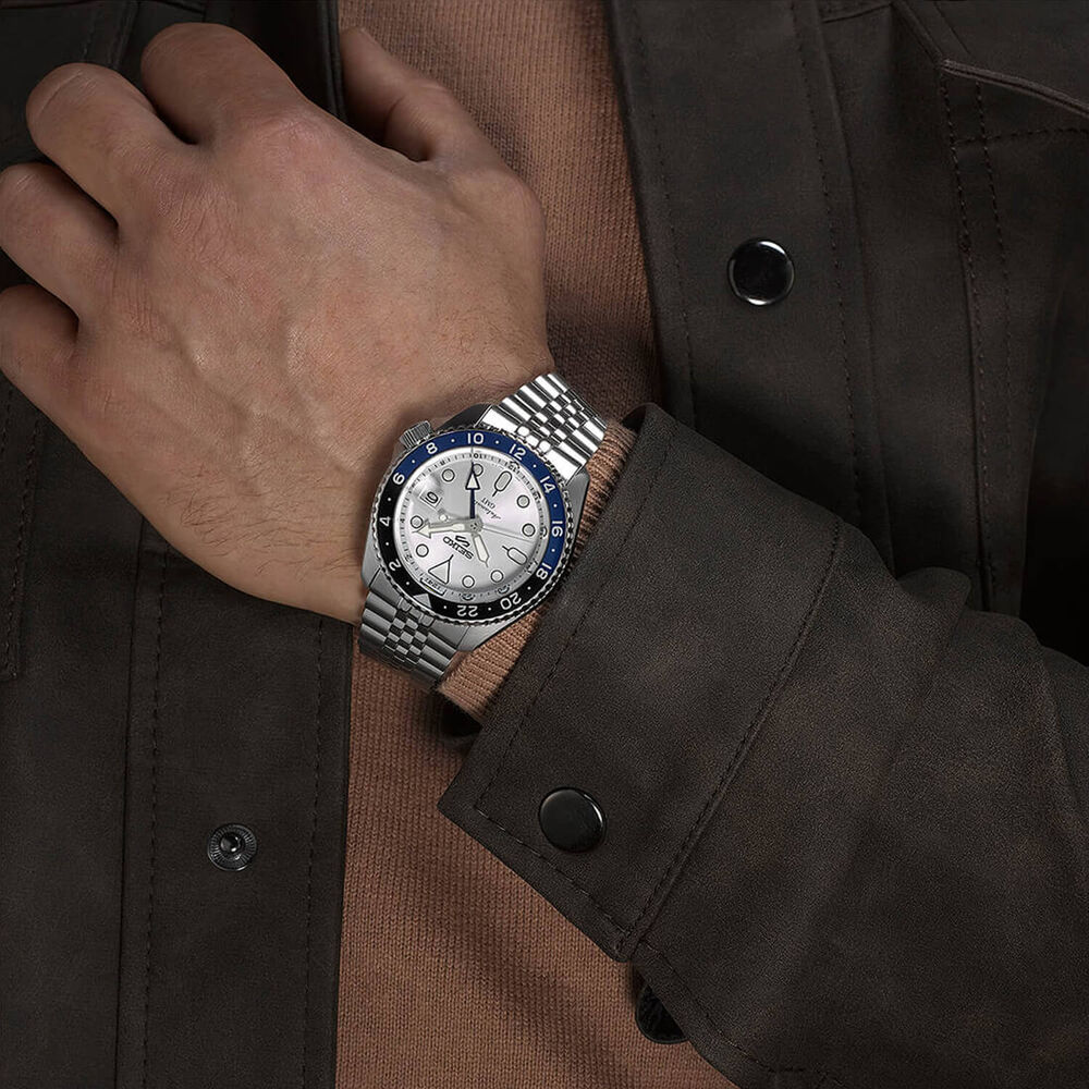 Seiko 5 Sports SKX GMT Sky Blue Silver Cloud 42.5mm Dial Steel Bracelet Watch image number 4