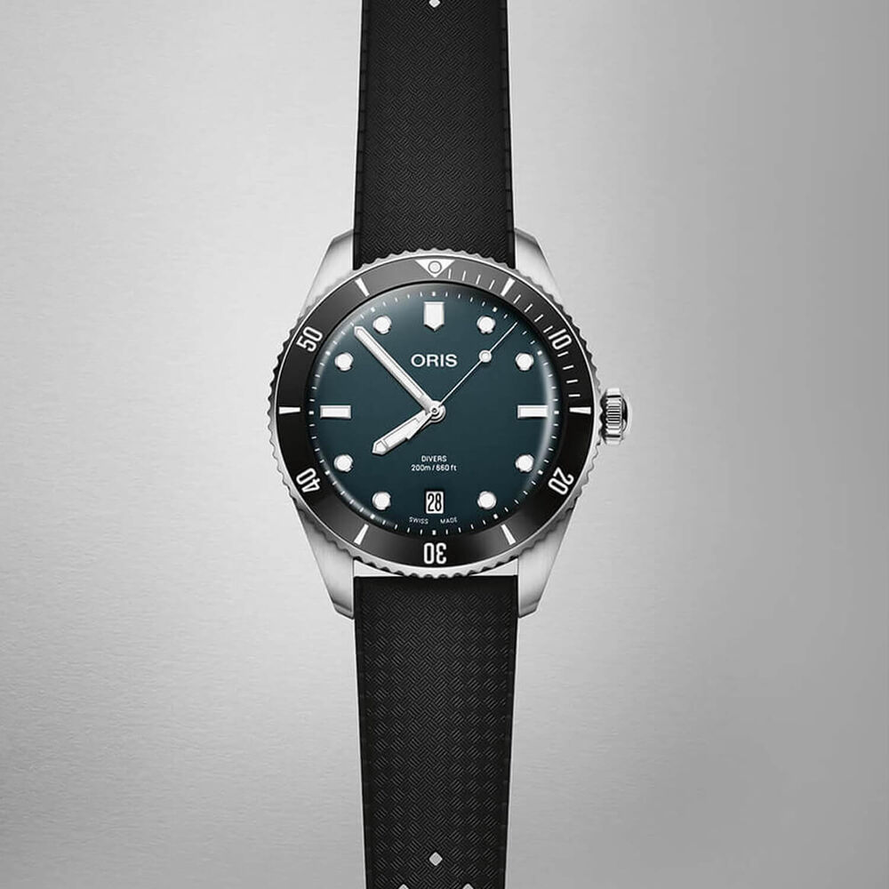 Oris Divers Date 39mm Blue Dial Stainless Steel Bracelet & Black Rubber Strap Watch image number 5