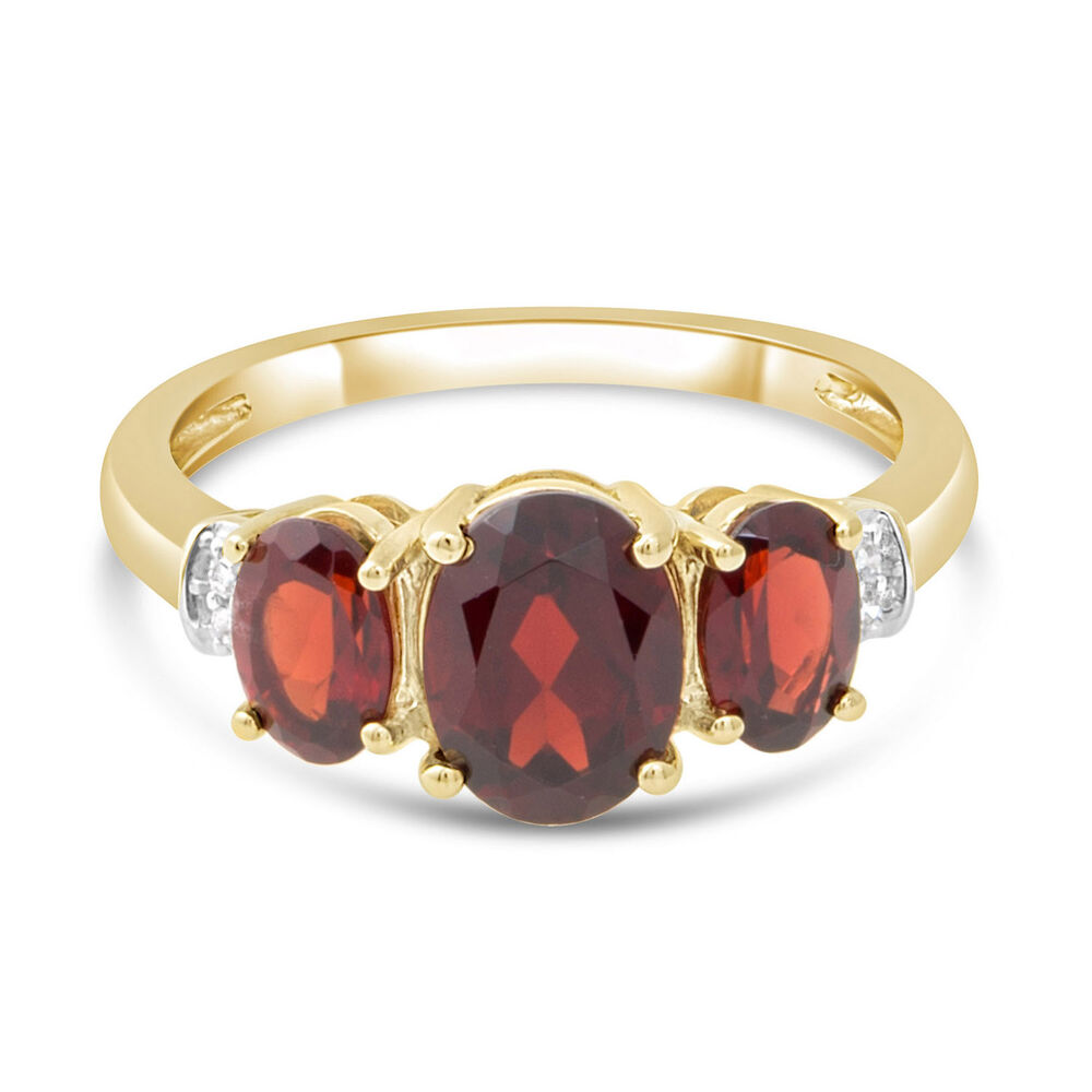 9ct Yellow Gold Garnet & Diamond Ring image number 4